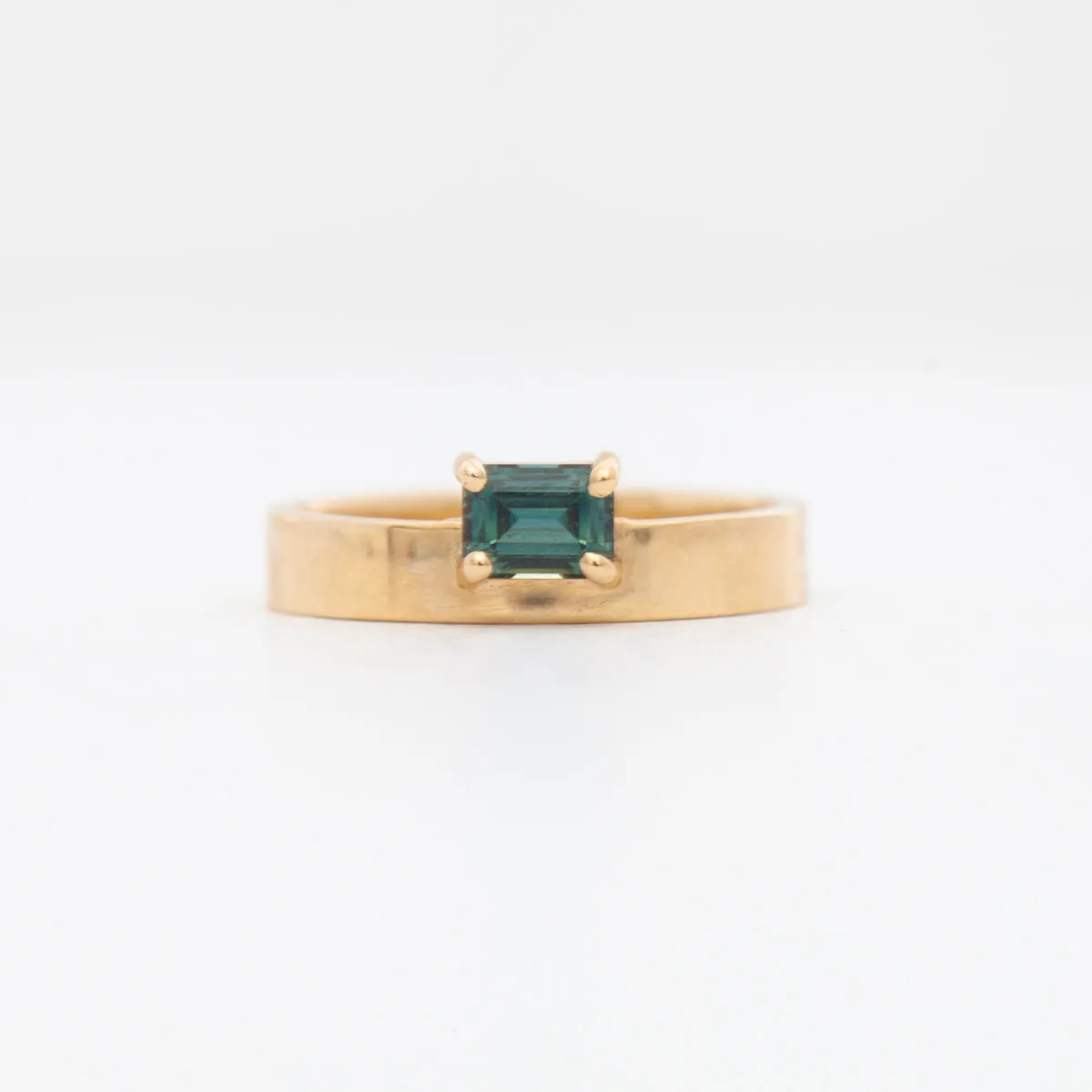 0.50 ct Horizontal Emerald-Cut Gradient Sapphire Monolith Ring