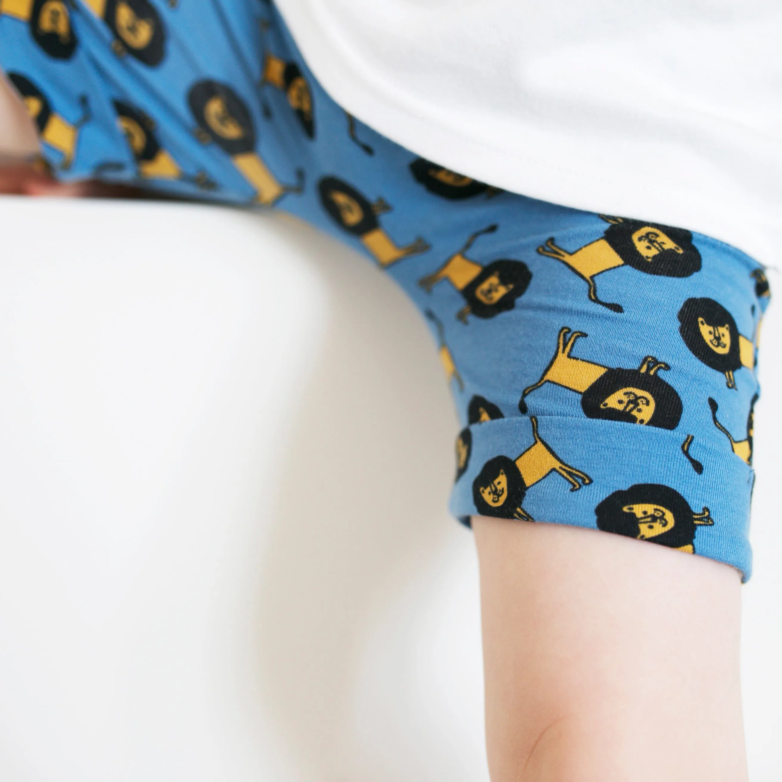 Blue Lion print Shorts