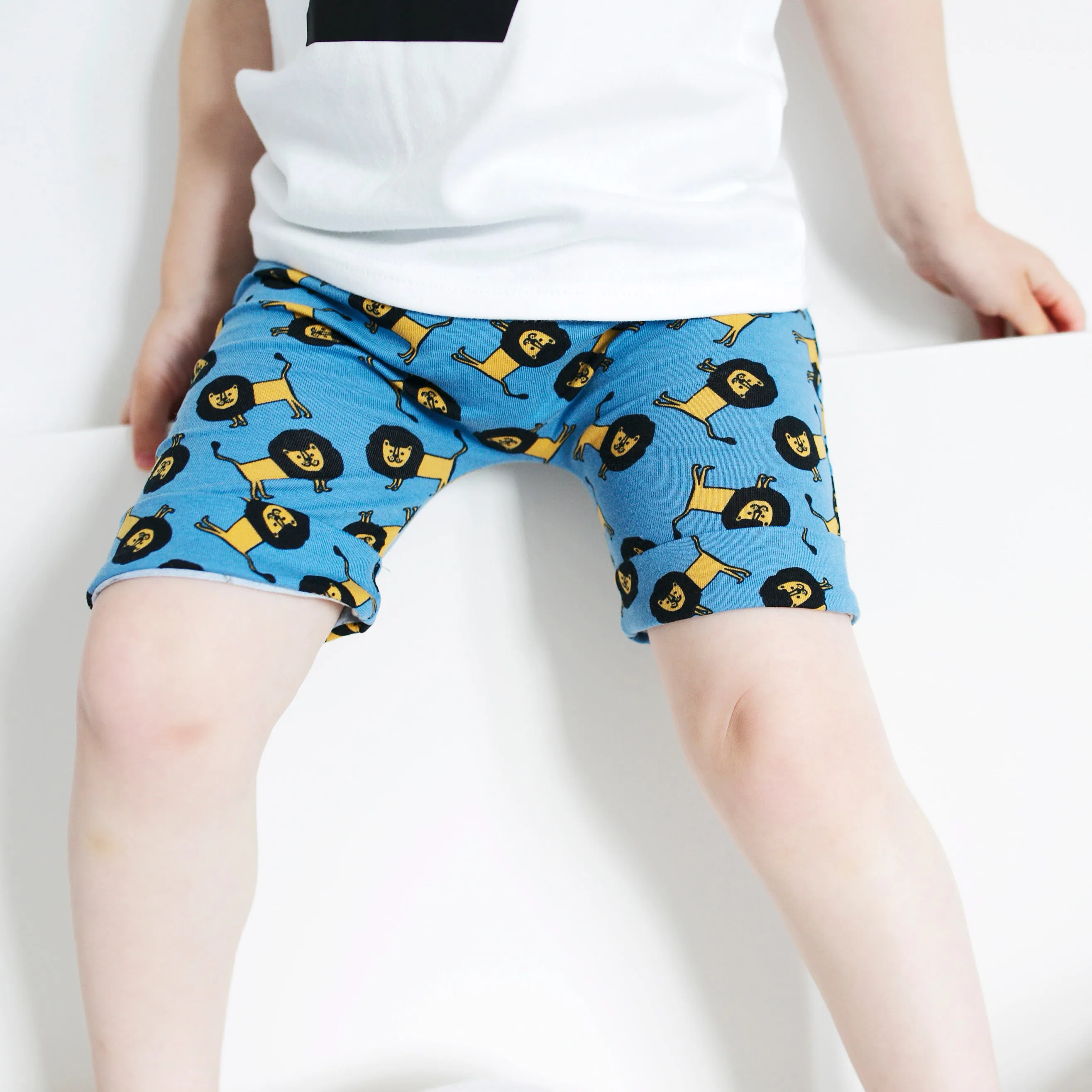 Blue Lion print Shorts