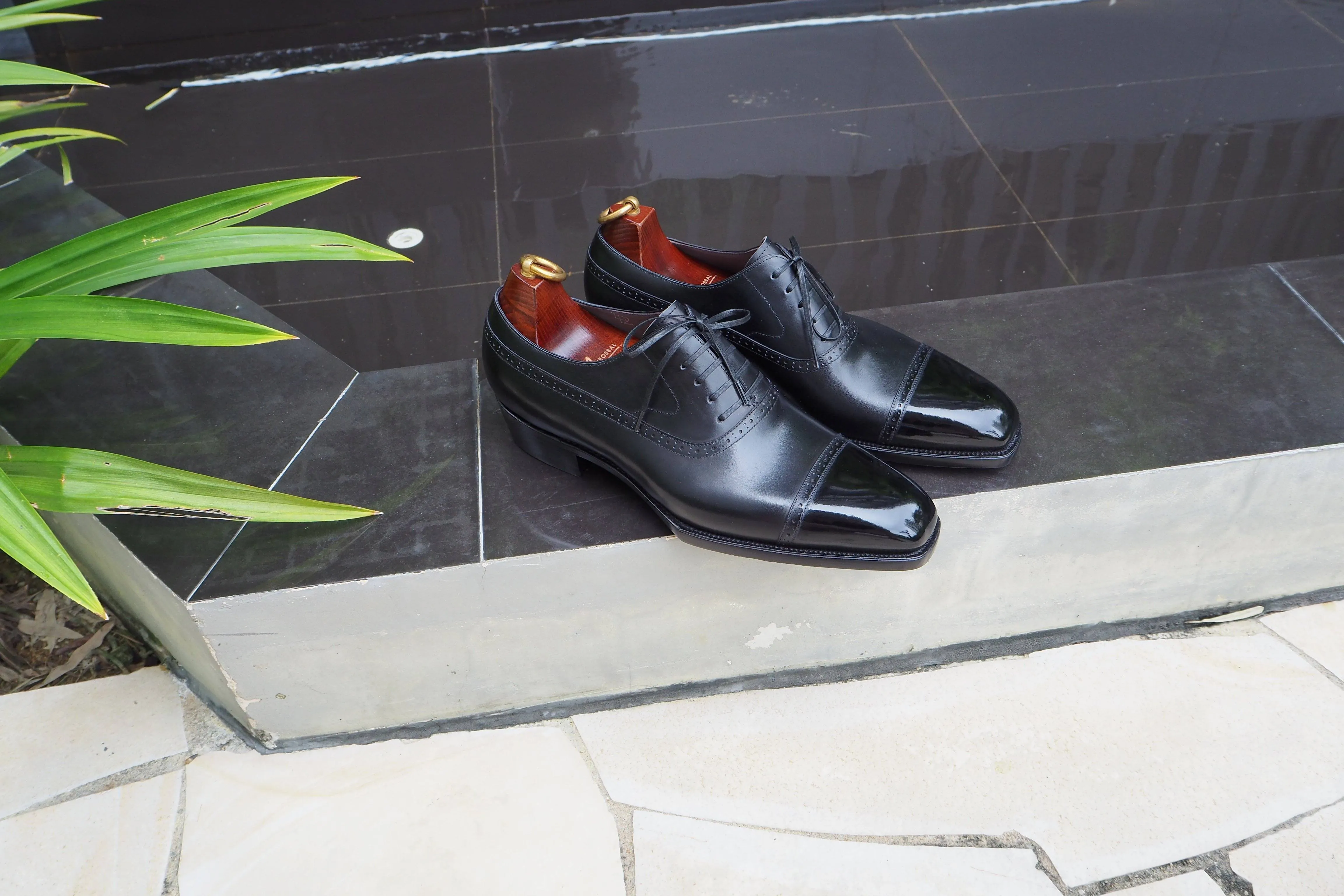 HILLCREST BLACK OXFORD