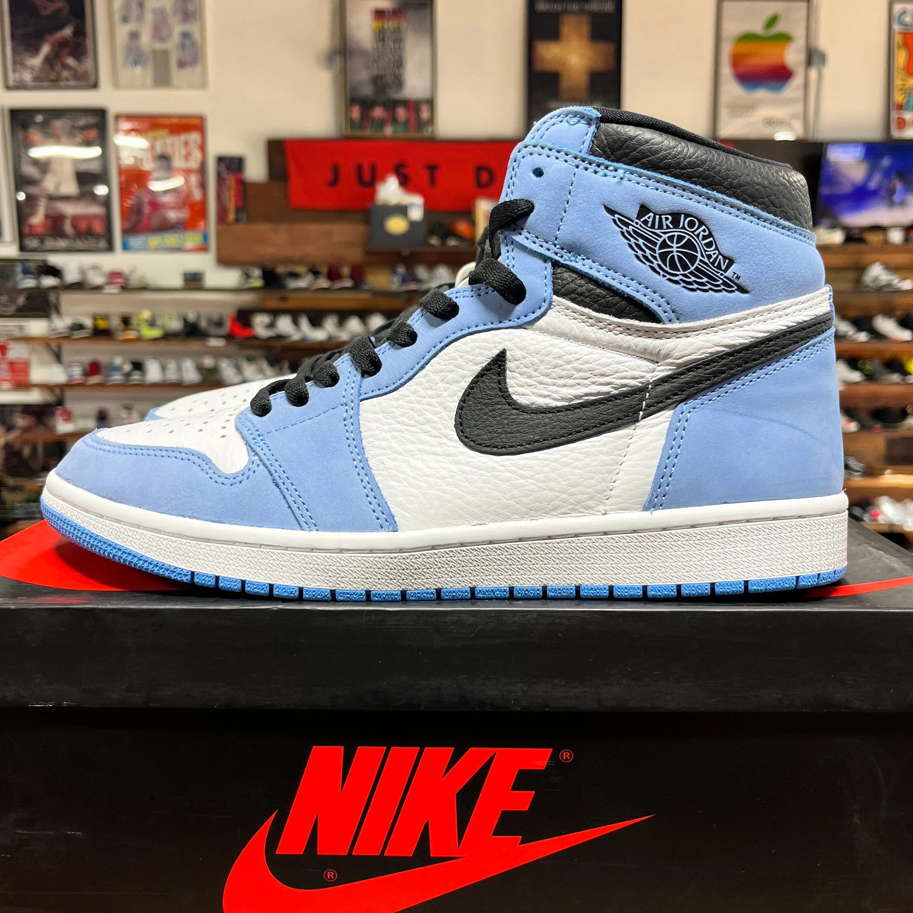 Jordan 1 'University Blue' Size 10.5