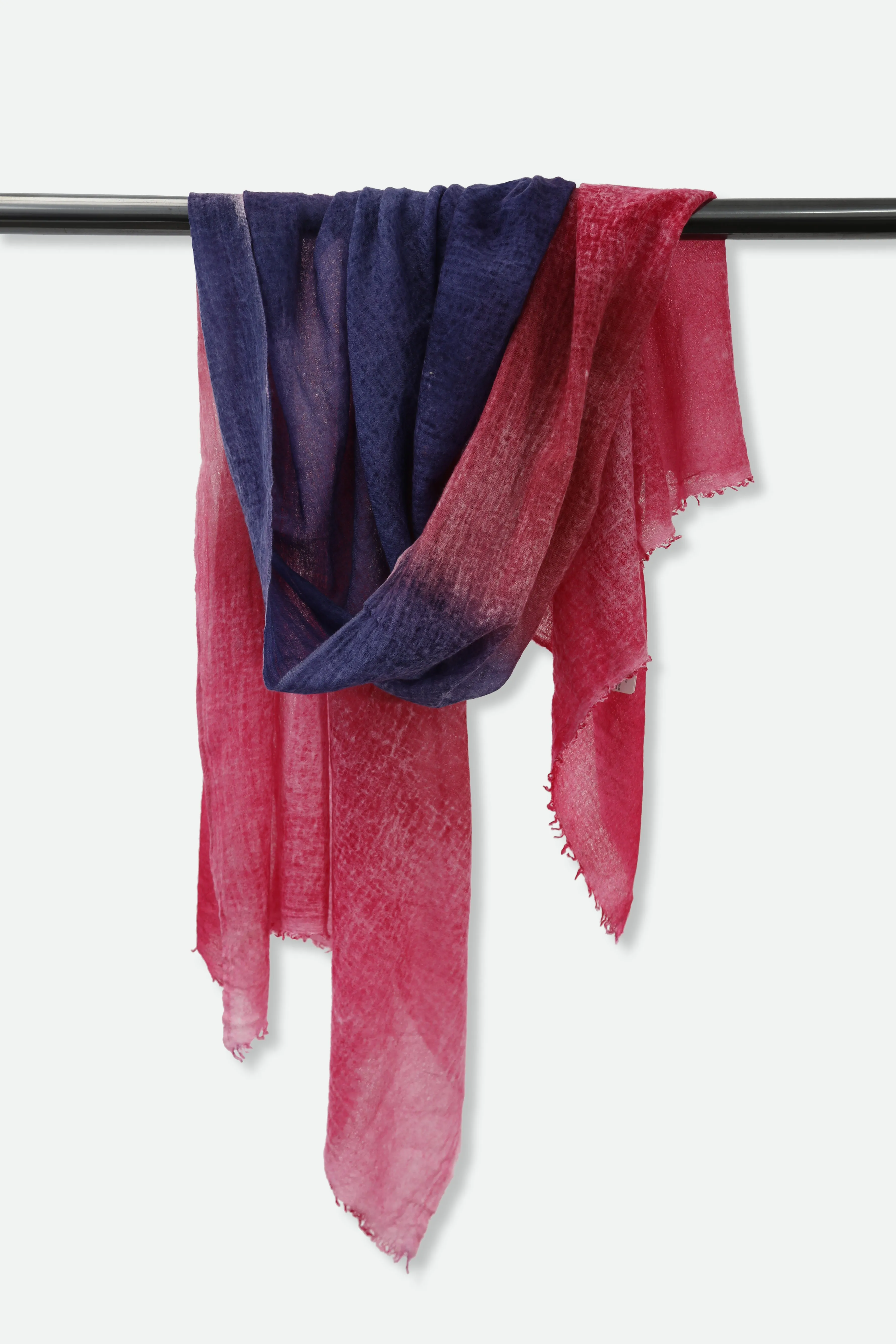 PINK MACAW DÉGRADÉ SCARF IN HAND DYED CASHMERE