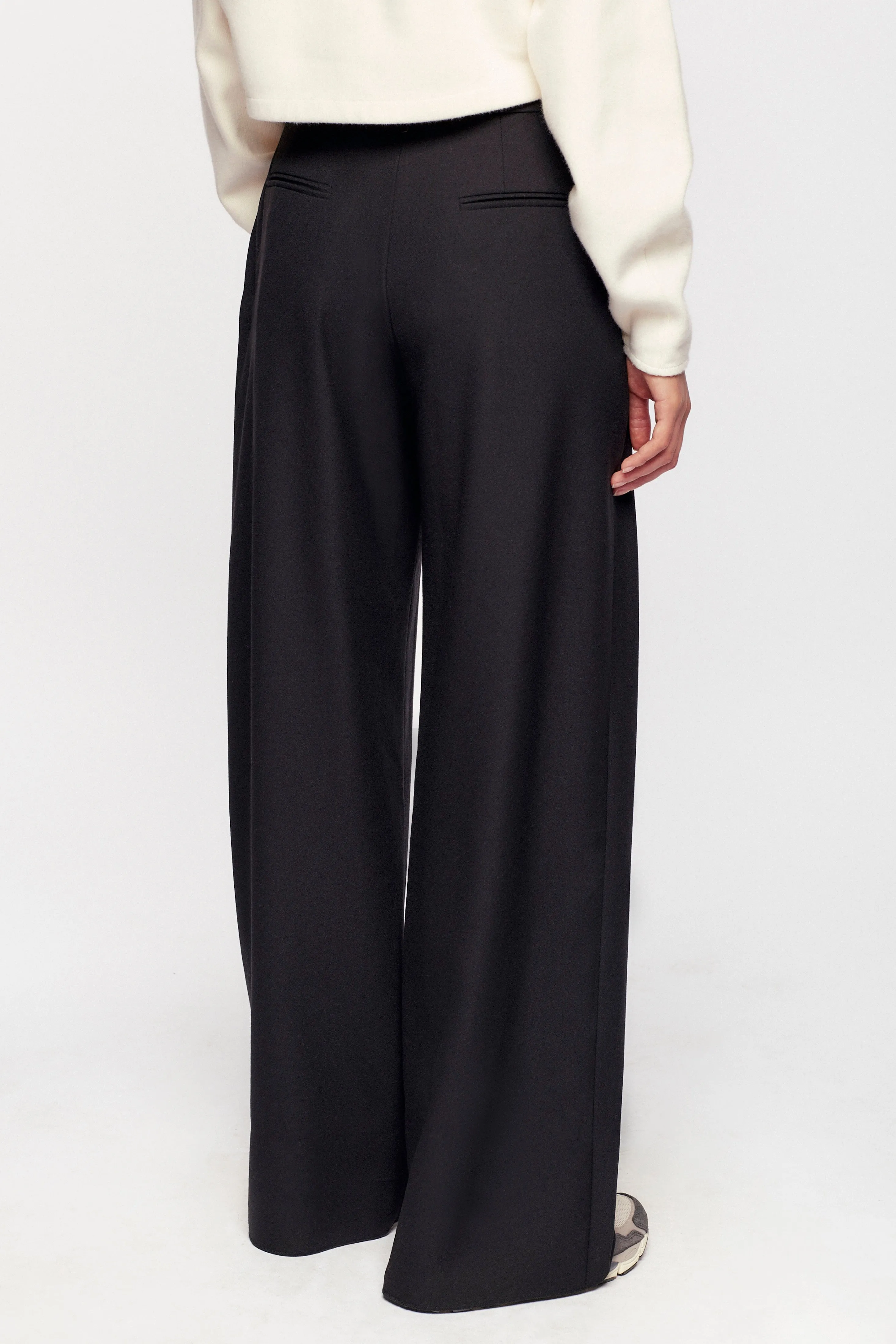 Women's Nuba Crepe Trouser in Black